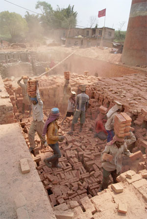 Nepal-Brickworkers1